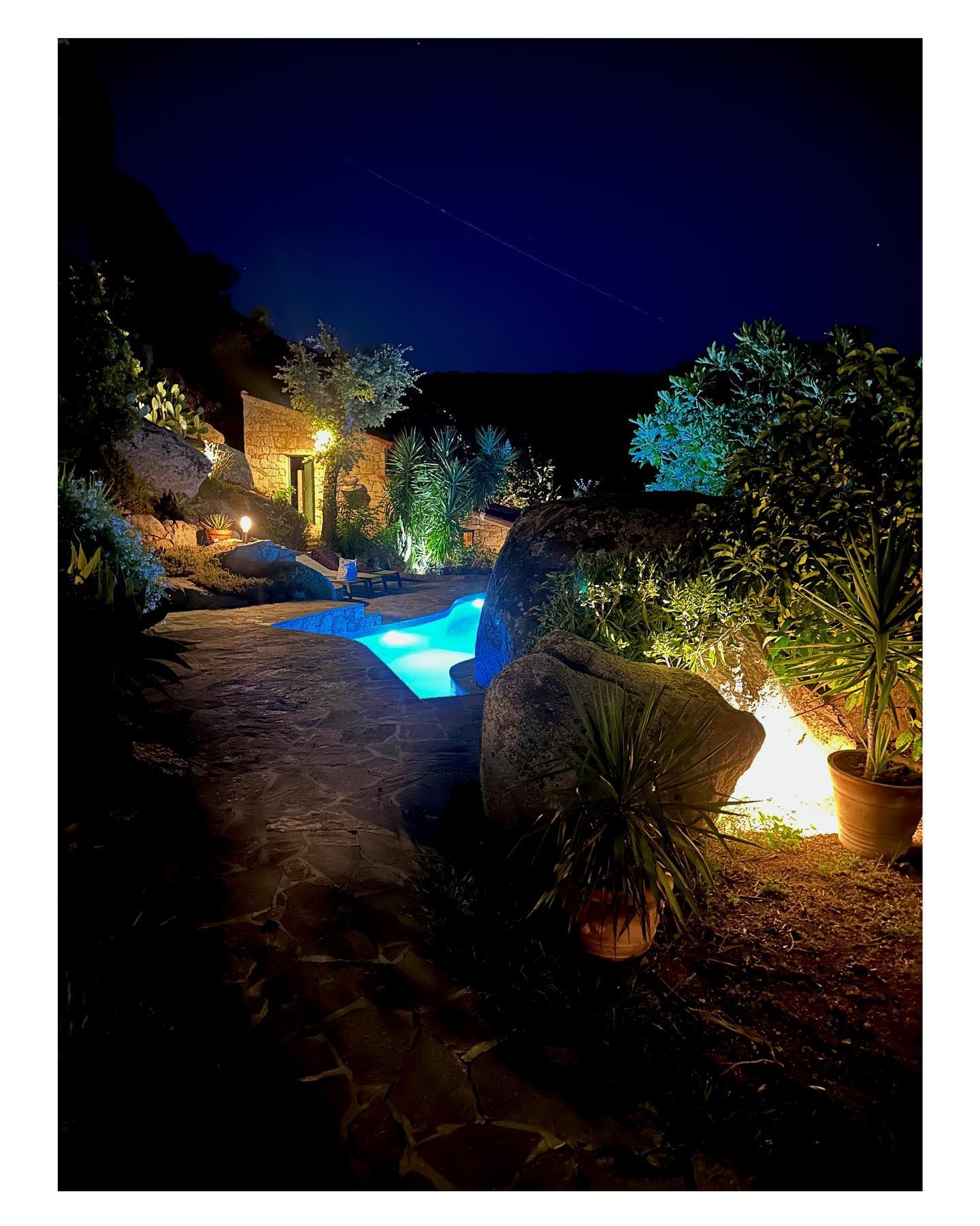 Summer Night Serenity: Luxe Villa Oasis