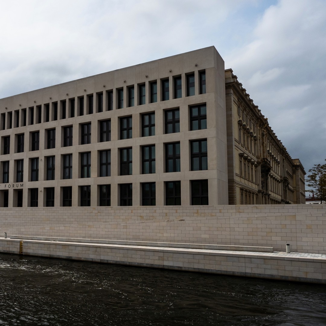 Humboldt Forum's Reflective Presence: A Berlin Landmark on the Spree