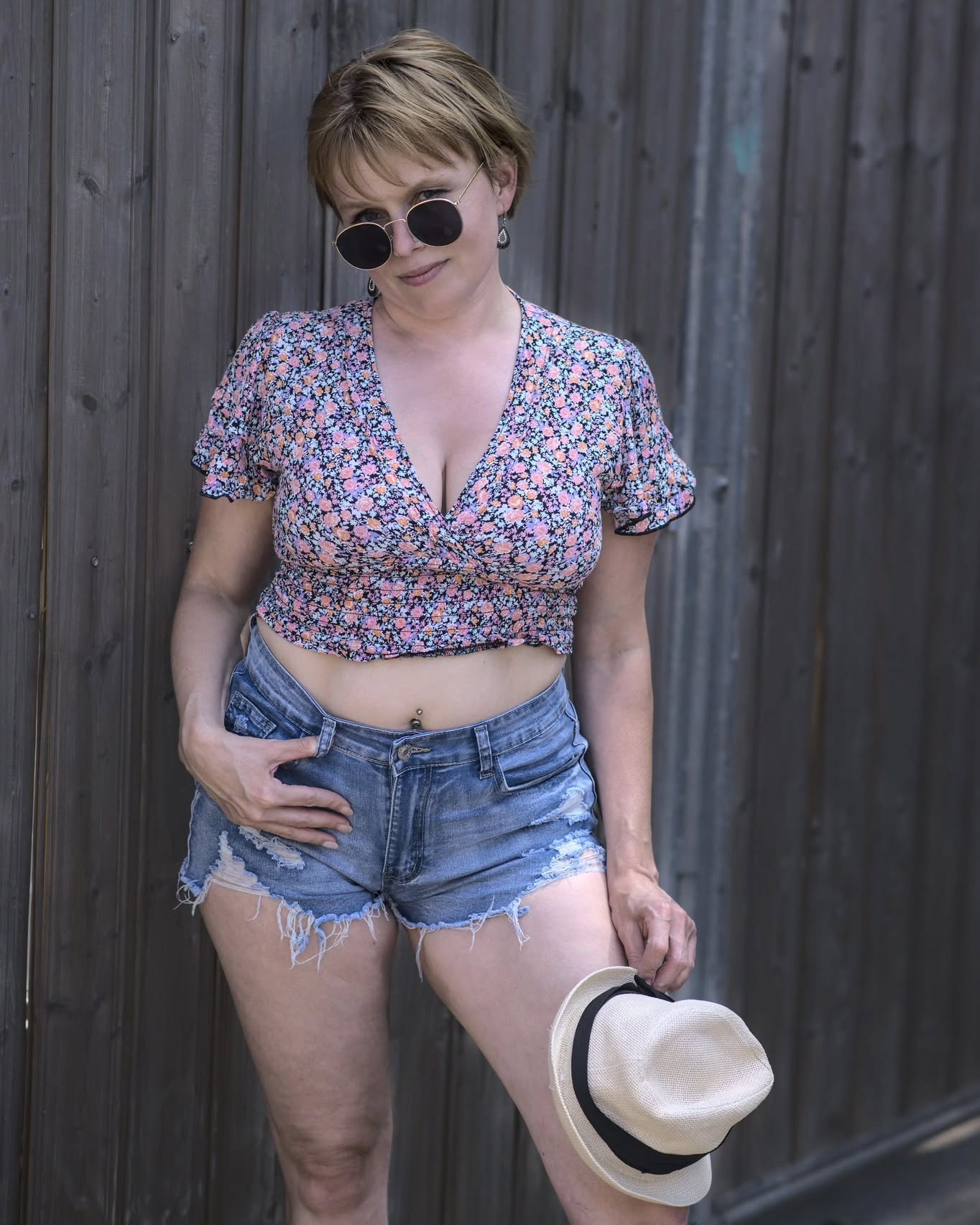Confident Summer Vibes: Tanja in Fashion-Essential Attire