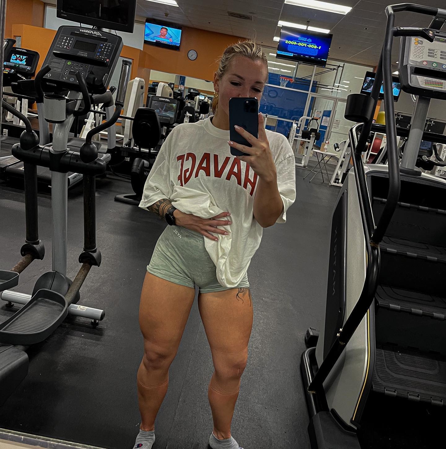 Bulking Szn Best Szn: Playful Gym Selfie & Fitness Journey