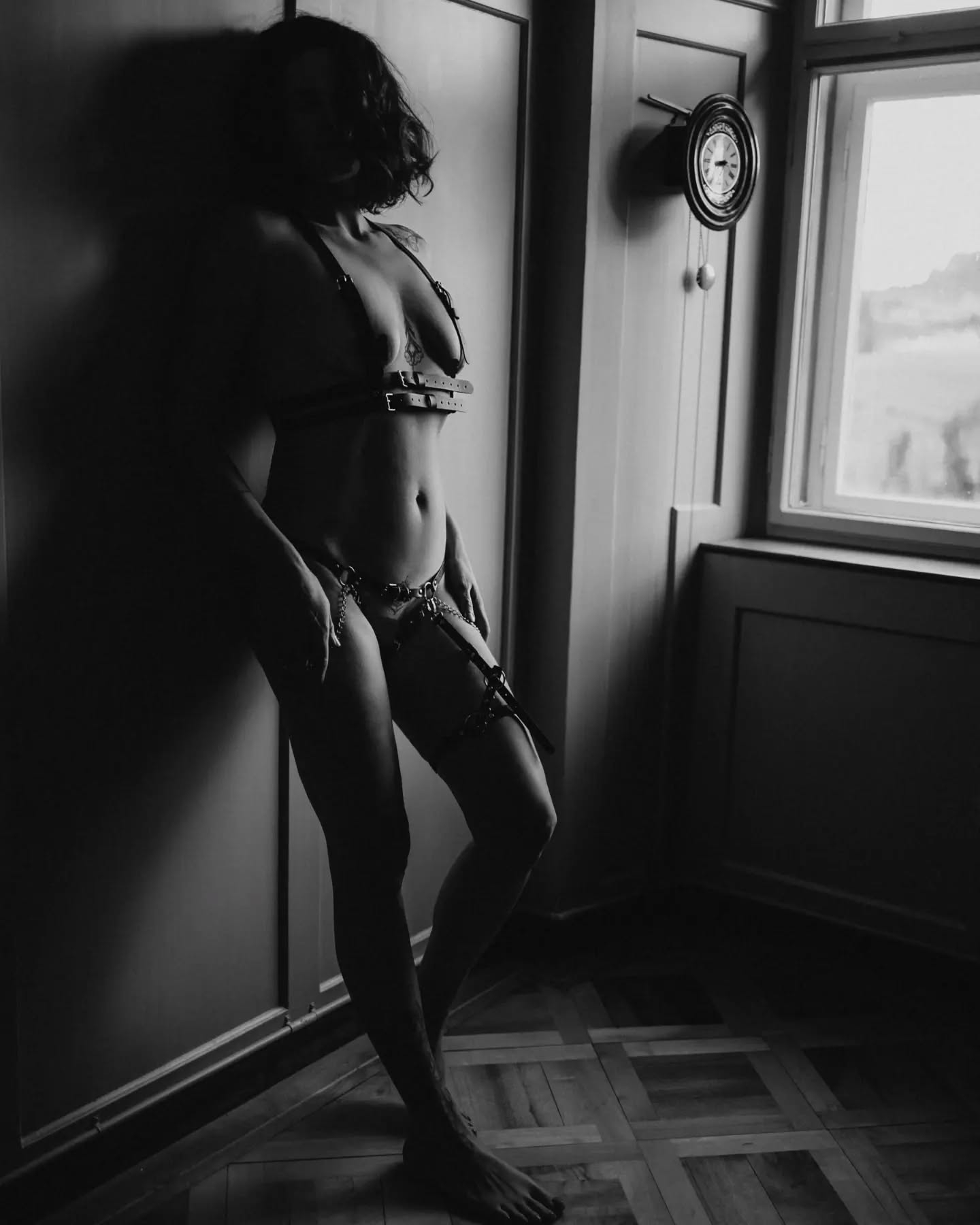 Confident Curves in Leather: A Sensual Boudoir Series
