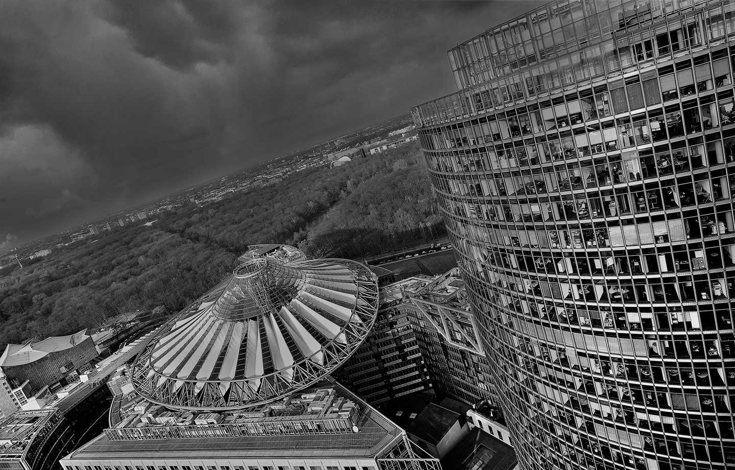 Berliner Funkturm at Dusk: Monochrome Majesty
