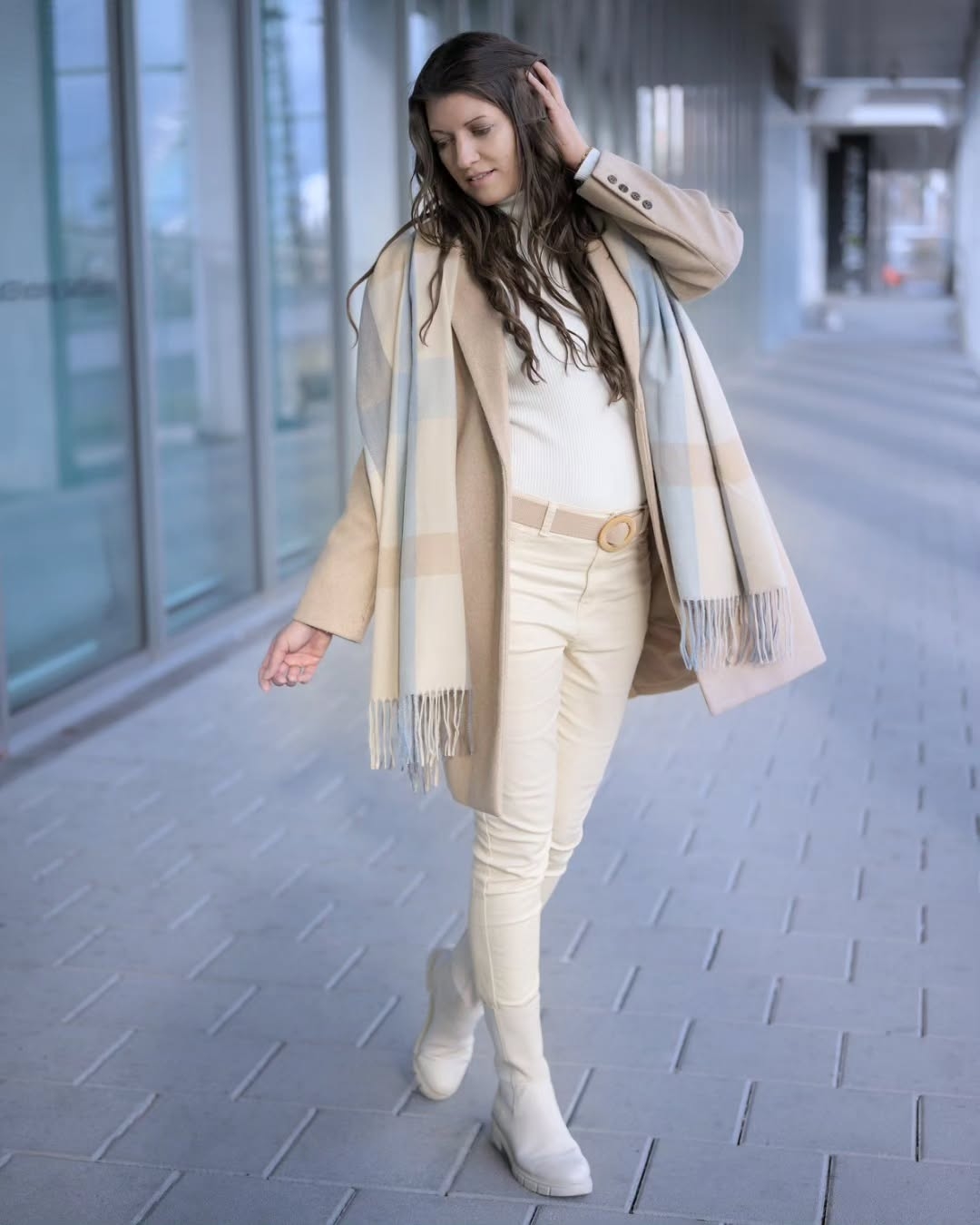 Urban Elegance: Nadine in Stuttgart