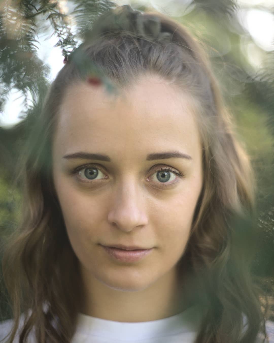 Serene Garden Portrait: Maike Captured in Natural Light