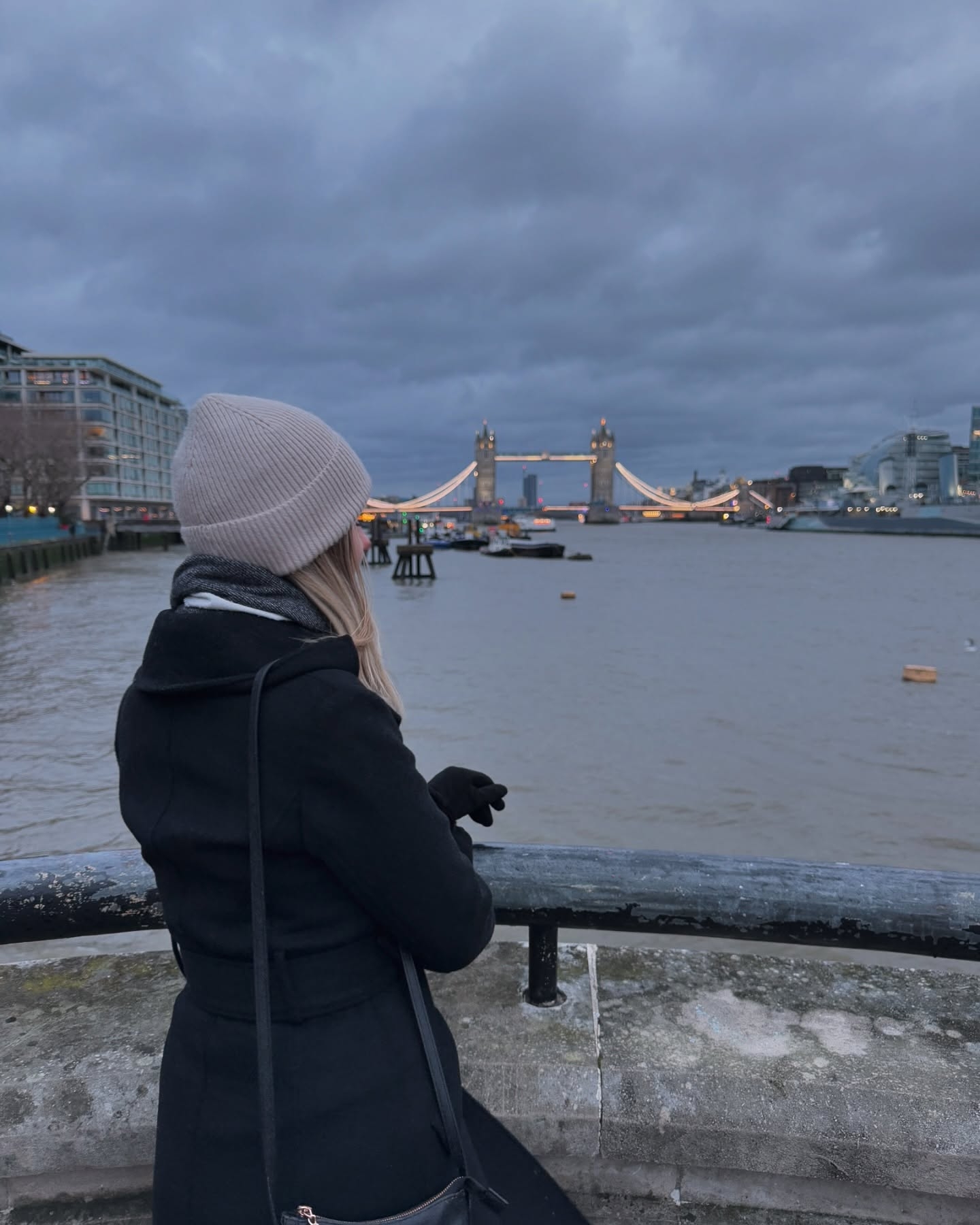 Thames Reflections: A Winter Portrait of Contemplation