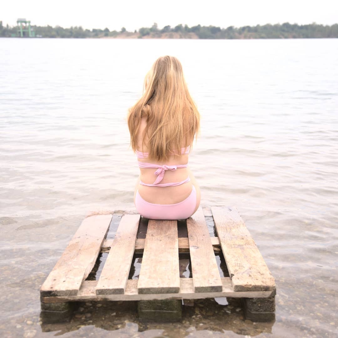 Tranquil Waters: A Moment of Serene Reflection