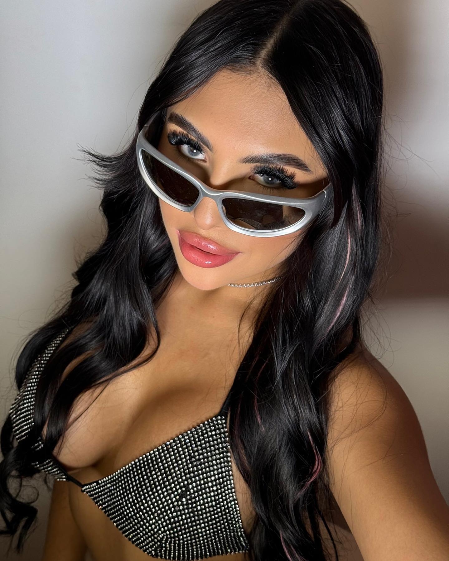 Confident Glamour: Personal Style Portrait with Exclusive Unlock