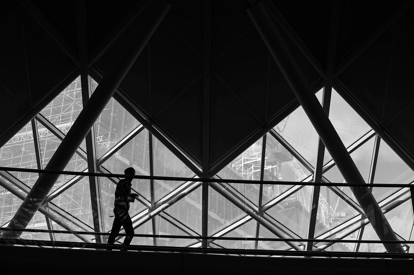Walk of Reflections: Urban Elegance Over Scaffolding